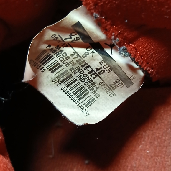 Nike Air Jordan 11 Retro 'Win like 96' sneakers in candy red size 7Y EUC - Picture 9 of 16